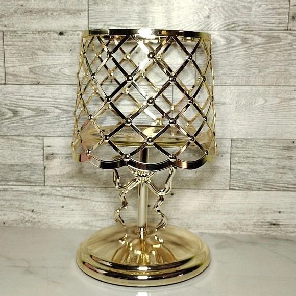 Bath & Body Works Coquette Gold Bow Lamp 3-Wick Candle Holder NWT - Picture 2 of 8